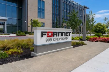 Fortinet（FTNT）股价在AI安全需求激增中飙升至新高