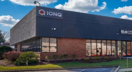 IonQ (IONQ) 股价飙升：英伟达选择 Superion 256 用于 NVAQC