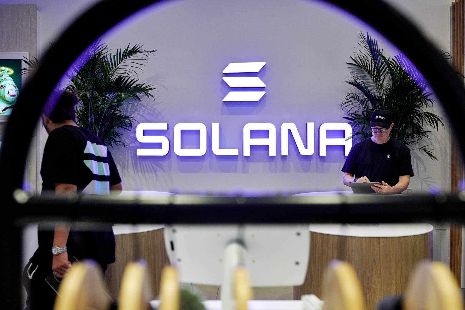 Solana Mobile将Seeker应用带到Ledger全新Atom设备