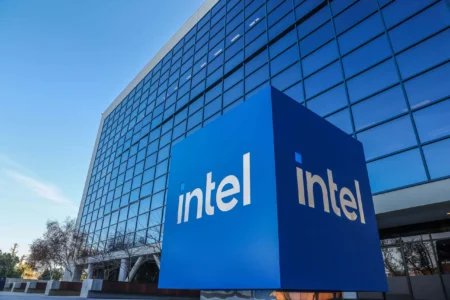 英特尔（INTC）股价下滑：随着新款AI GPU细节曝光