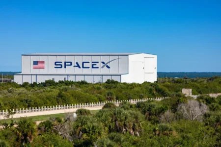 SpaceX股价上涨，AI收入预测显示2028年将达1330亿美元