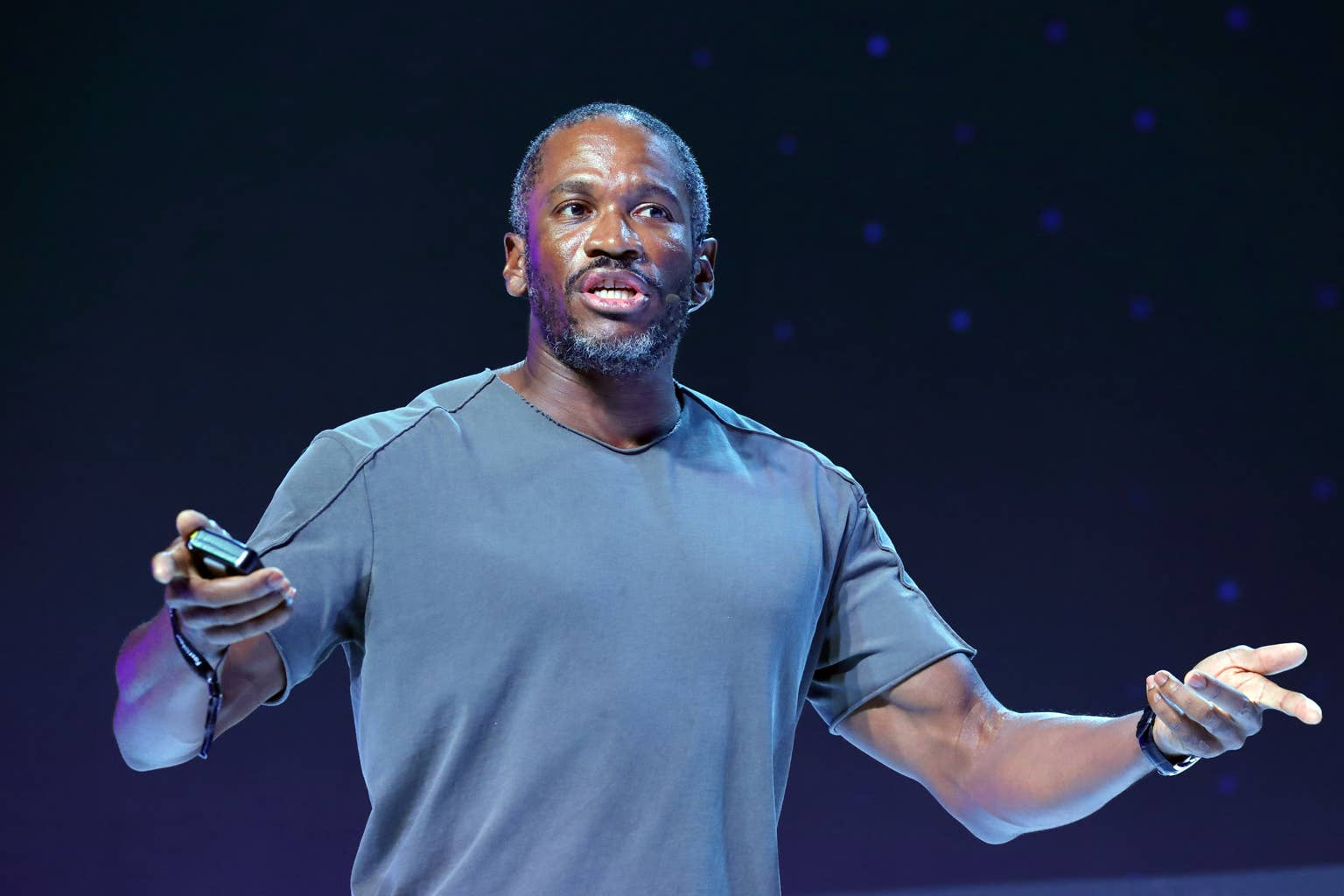 Arthur Hayes 并非押注 AI 崩盘，他真正押注的是……