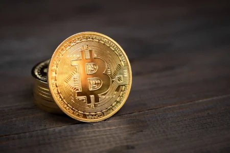 比特币主要交易所未平仓合约下降，BTC逼近87,000美元