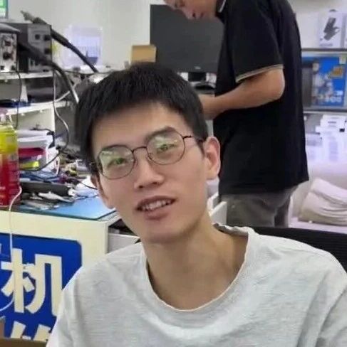 苹果iPhone17系列要涨价?杭州二手市场老板:价格已略微抬头,已有大型回收商开始囤货
