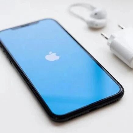 苹果史上最惨泄密！iPhone 18 Pro被扒得连底裤都不剩