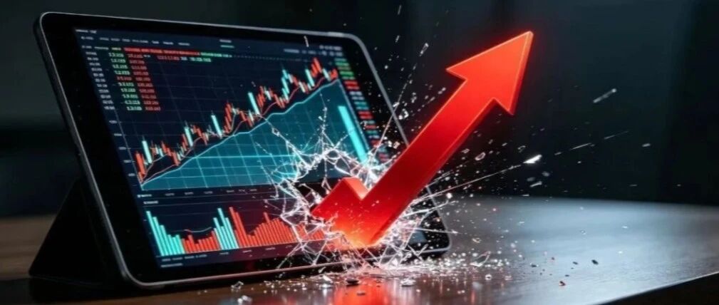 比特币兵临8万关口，28万人爆仓16亿！巨鲸狂抛7700枚BTC，这次是“牛回”还是“最后的诱多”？