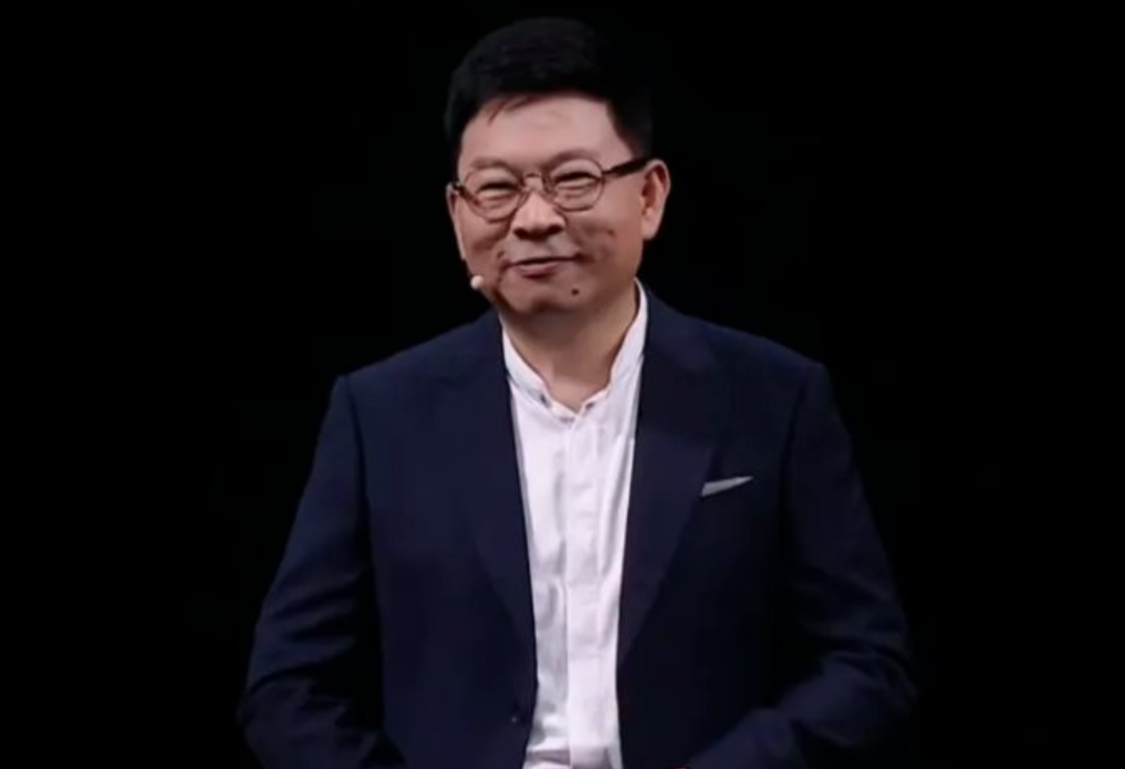 华为发布Mate90系列手机，搭载基于韬定律打造的τ芯片，支持四卡三待，售价5999元起
