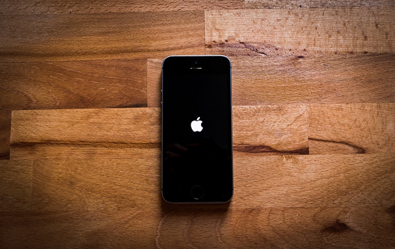 iPhone前景隐忧引发华尔街看空情绪升温：六家机构发出苹果卖出信号，创2012年以来之最