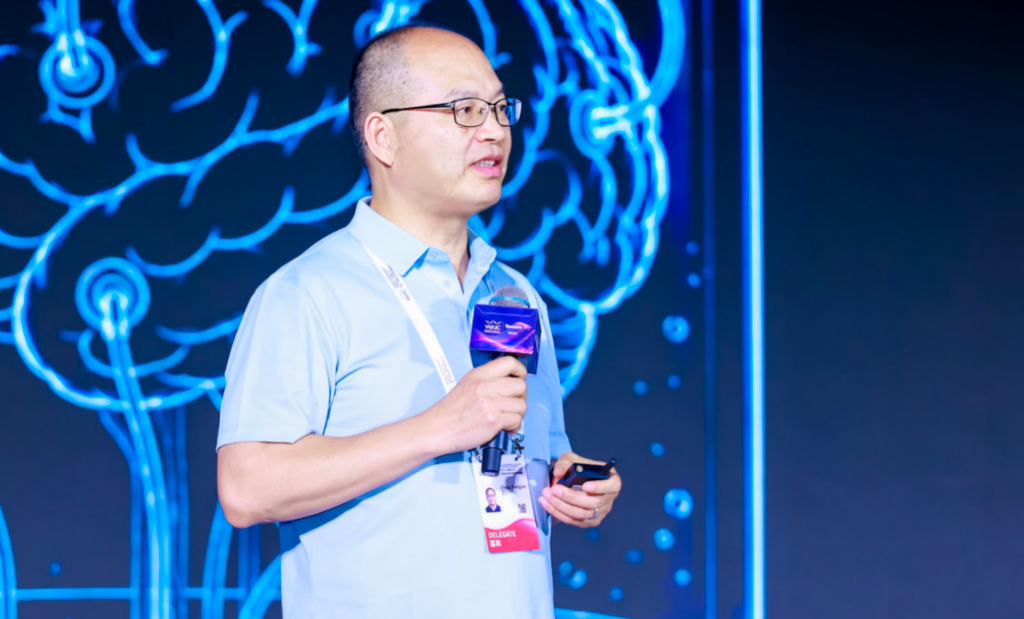 对话腾讯首席科学家张正友：AI仍是“缸中之脑”，腾讯Tairos欲破具身落地难题