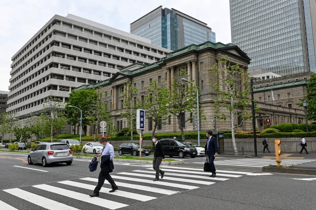 临时国有化、资本注入与市场化退出：日本如何化解地方银行系统性危机